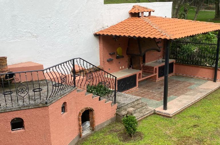 CASA EN VENTA BUGAMBILIAS 2DA SECCION ZAPOPAN